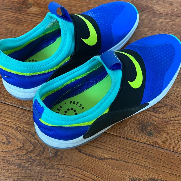 Kids barely used Nike shoes - Picture 1 of 3